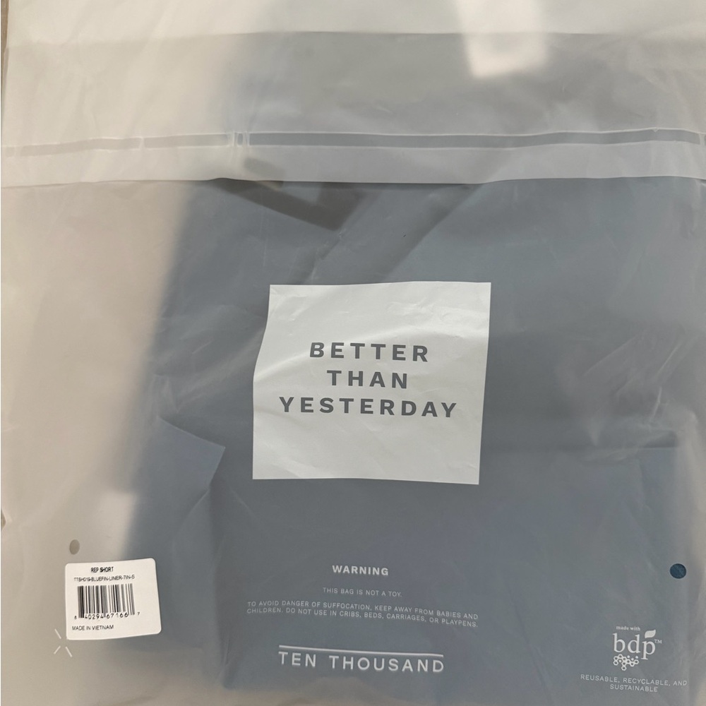 Ten Thousand Rep Short (Bluefin- M) NWT